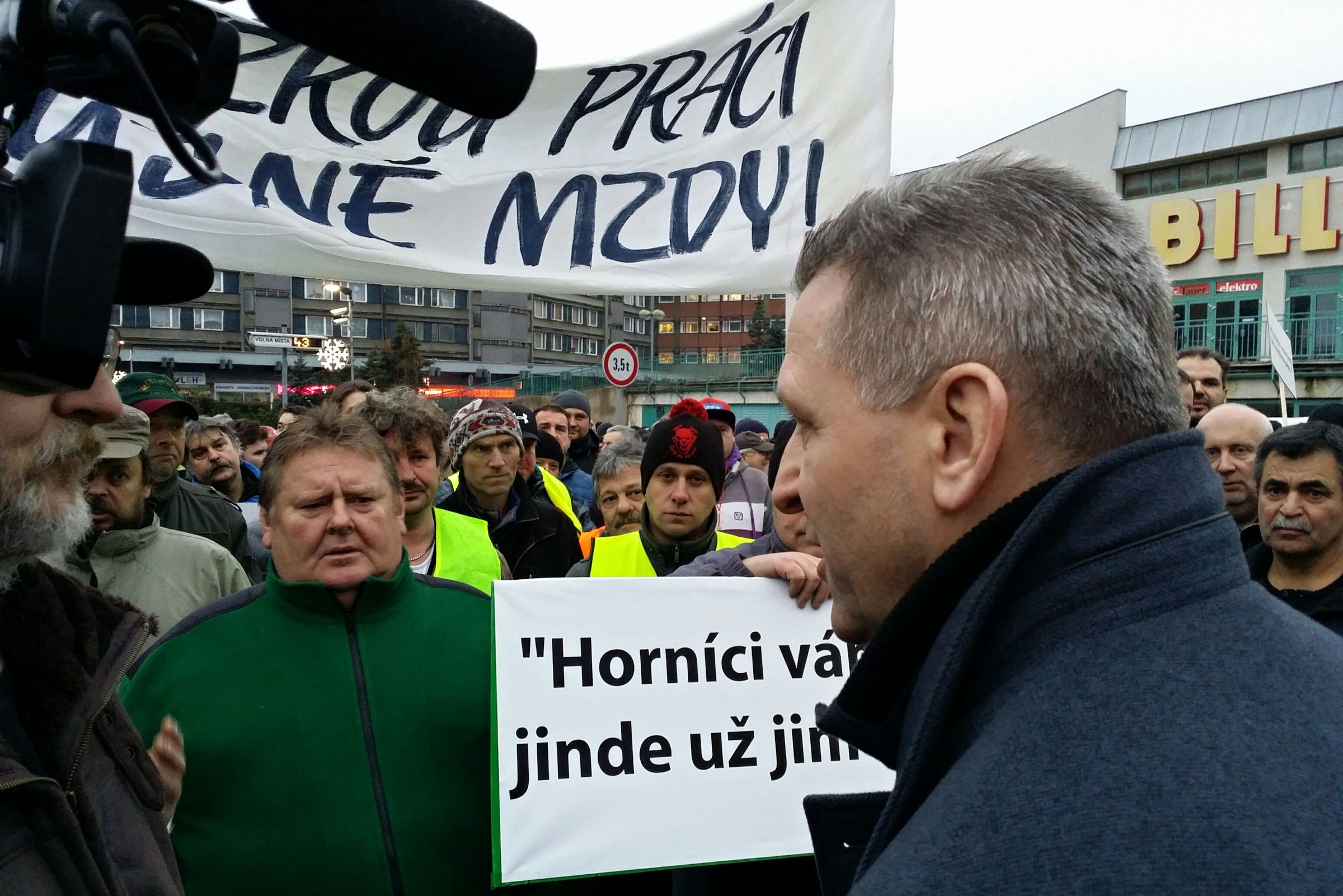 Zamestnanci Severoceskych Dolu S Demonstraci Uspeli Od Ledna Dostanou 1000 Korun Pridano Sever