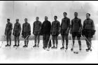Československé hokejové národní mužstvo hockeyové z roku 1933 (zleva Jiří Tožička, Jaroslav Pušbauer, Alois Cetkovský, Karel Hromádka, Jan Peka, Josef Maleček, Wolfgang Dorasil, Jan Michalek, Mattern)