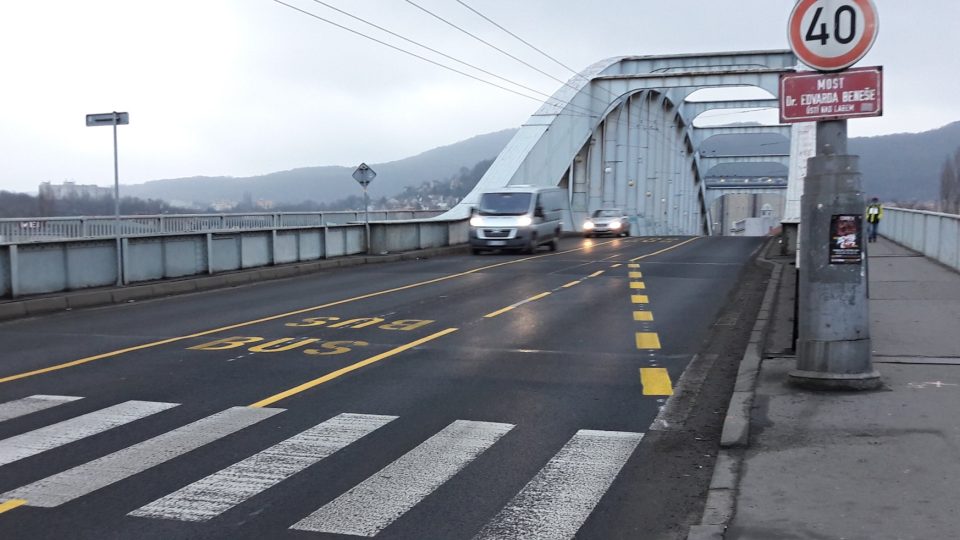 Přípravy na omezení provozu na mostě dr. Edvarda Beneše finišují
