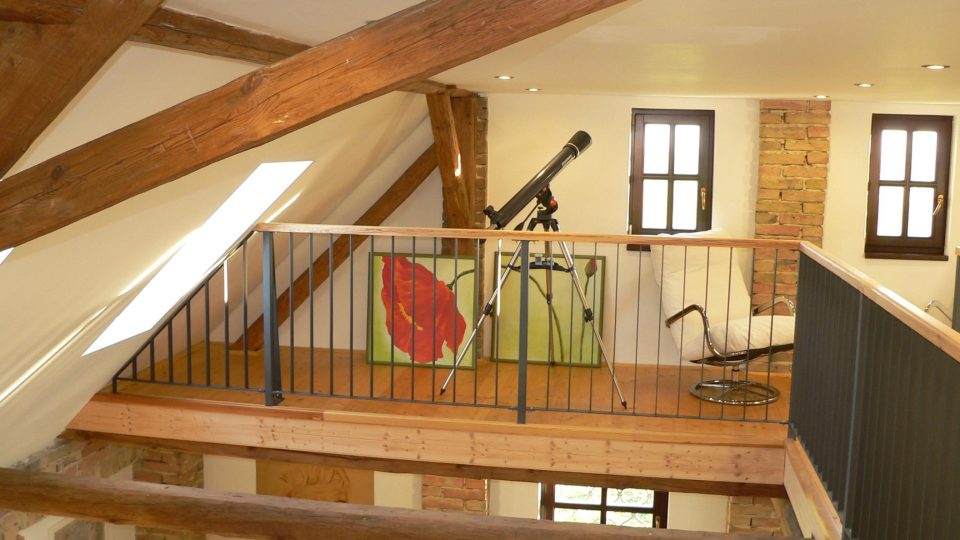 Manželé Frimlovi si v Ladě zařídili pěkné bydlení a nahrávací studio