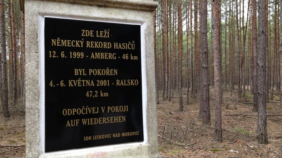 Pomník hasičskému rekordu v Ralsku