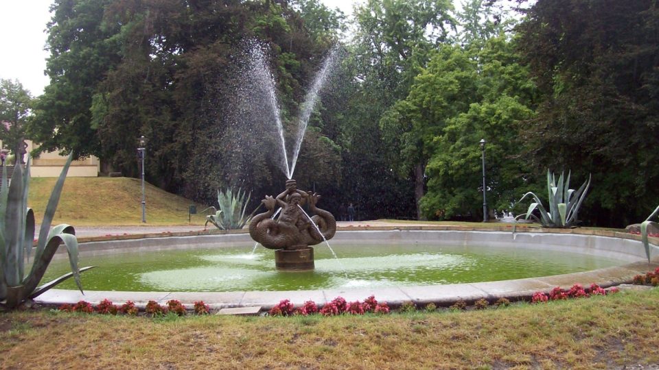 Vodotrysk v parku