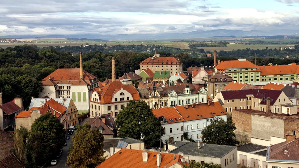 Žatec, Pražské předměstí, pohled od východu z vrchu Chmelového majáku, 2011