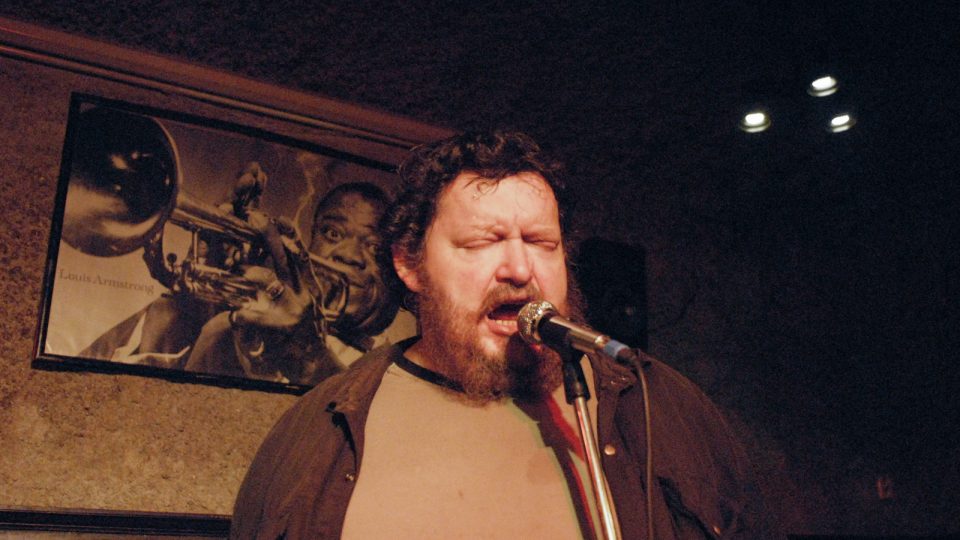 Radomil Uhlíř improvizuje v žižkovském hudebním klubu s kytaristou Joe Karafiátem