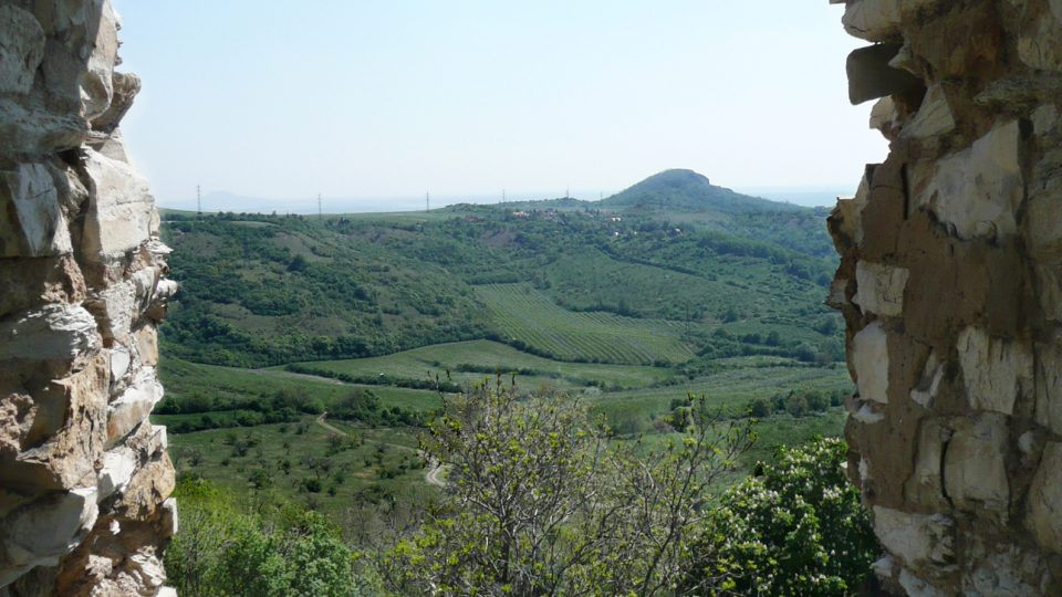 Pohled ze zříceniny hradu Kamýk u Litoměřic
