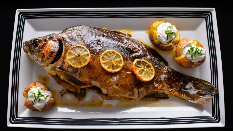 Postní kapr se zeleninou od Andrey Baranové | foto: Martin Čuřík Postní kapr se zeleninou od Andrey Baranové