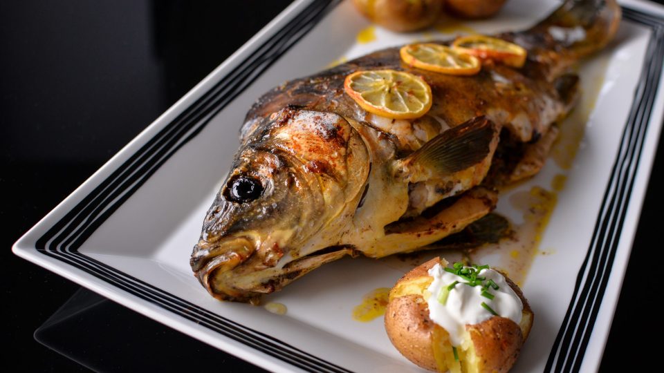 Postní kapr se zeleninou od Andrey Baranové | foto: Martin Čuřík Postní kapr se zeleninou od Andrey Baranové