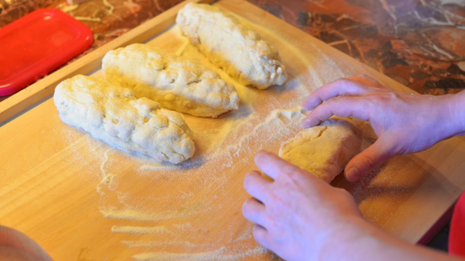 Podáváme s domácím houskovým knedlíkem | foto: Martin Čuřík Podáváme s domácím houskovým knedlíkem