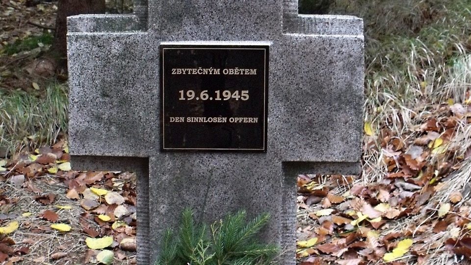 V Kytlicích někdo poničil pomník věnovaný německým obětem divokého poválečného odsunu