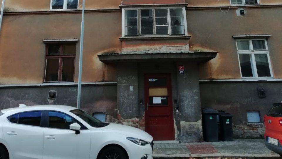 Návštěva jednoho z „domů hrůzy“ v Děčíně