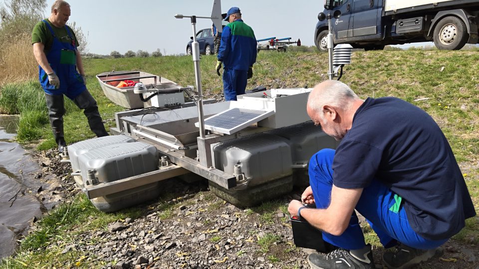 Výparoměr na vodní nádrží v Zaječicích nově měří odpařování vody v závislosti na počasí