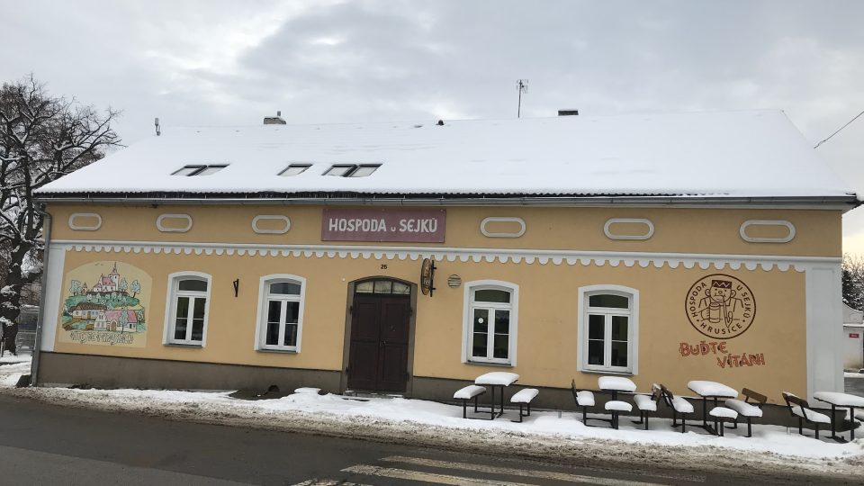 V hospodě U Sejků najdete na stěnách Ladovy obrázky