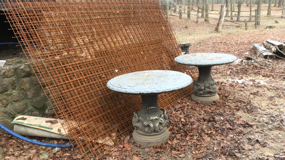 Rekonstrukce vyhořelého výletního zámečku ve Mstišově na Teplicku potrvá do jara 2021