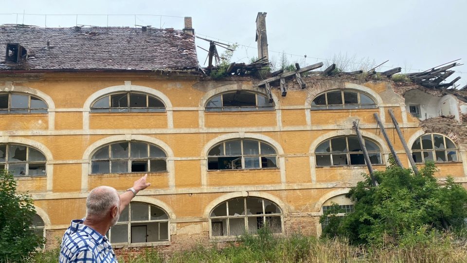 V Terezíně spadlo dalších asi 10 metrů střechy na Žižkovych kasárnách. Střecha s sebou strhla i část spojovací chodby do vnitrobloku