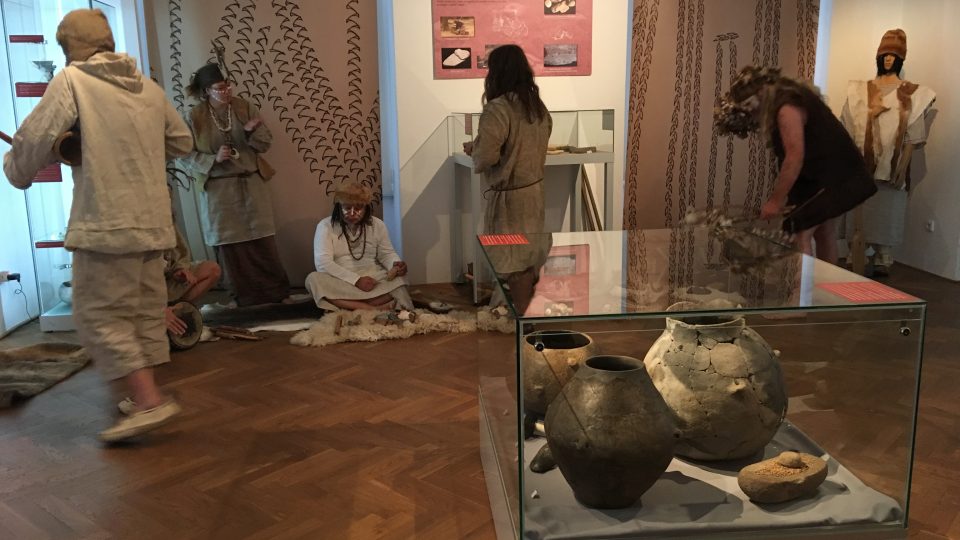 Výstava v ústeckém muzeu ukazuje život v pravěku