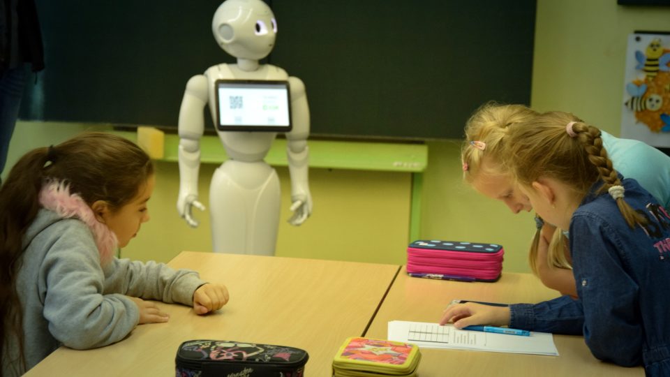Robotka Ruby se žáky