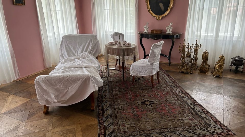 Na zámku v Ploskovicich začaly přípravy na novou expozici
