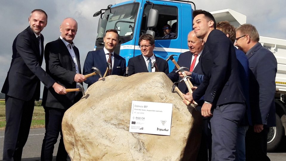 Zahájení stavby úseku dálnice D7 u Panenského Týnce