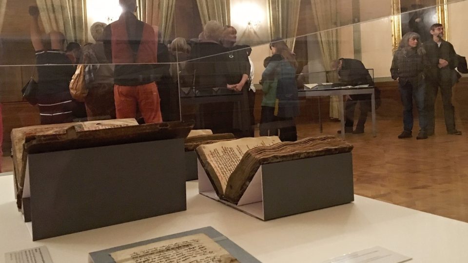 Na zámku v Děčíně vystavují historické rukopisy rodu Thunů