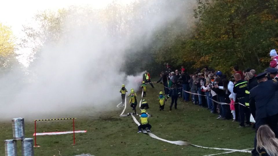 Ukázka práce hasičů na setkání pod Řípem