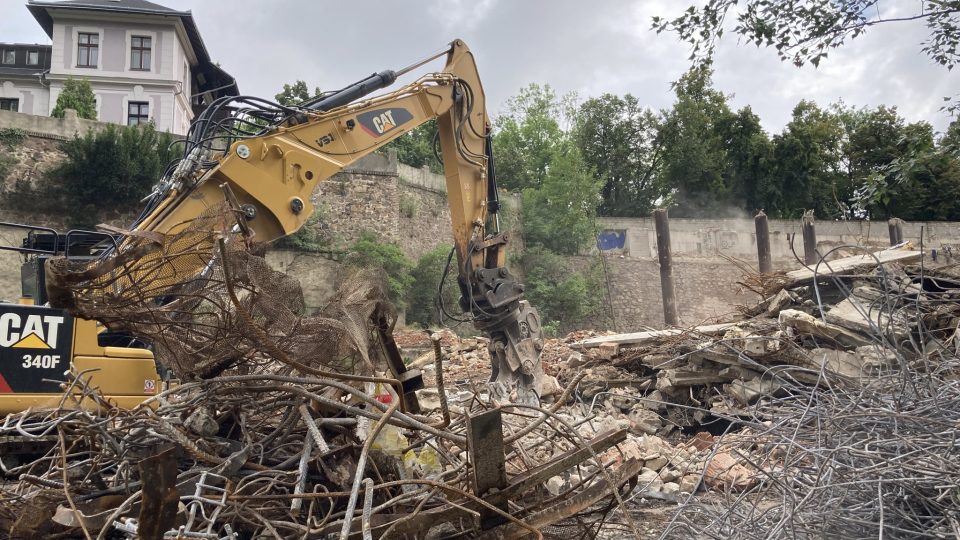 Ruina nedostavěné budovy v Mlýnské ulici už je zbořená