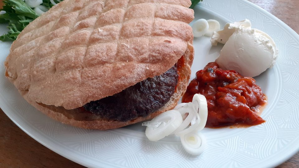 Plněný bílý chléb | foto: Mirka Kuntzmannová, Český rozhlas Plněný bílý chléb