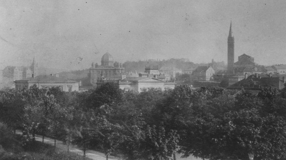Pohled na synagogu od nádraží