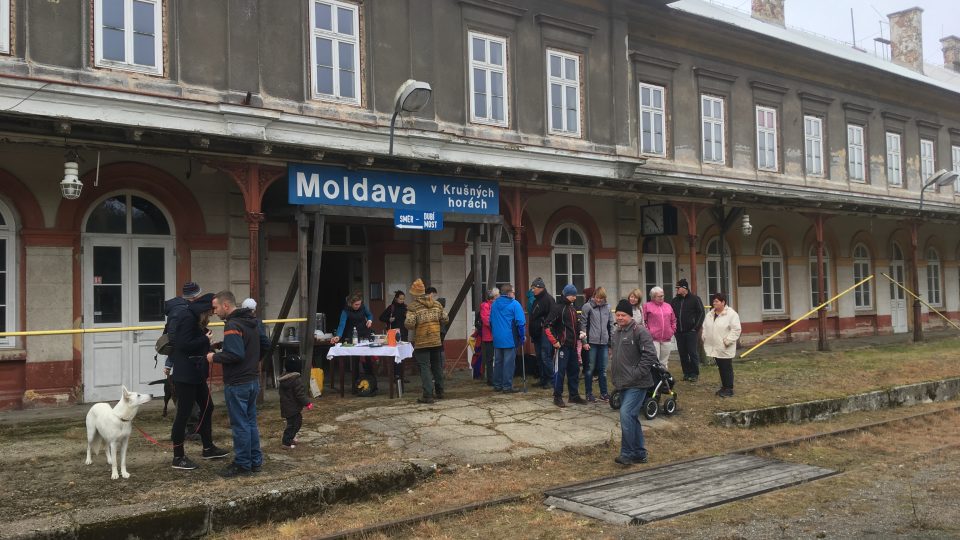 Moldava v Krušných horách, nádražní budova | foto: Gabriela Hauptvogelová Moldava v Krušných horách, nádražní budova