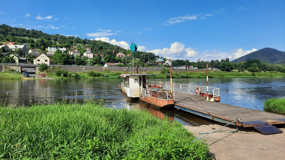 Velké Březno, přívoz