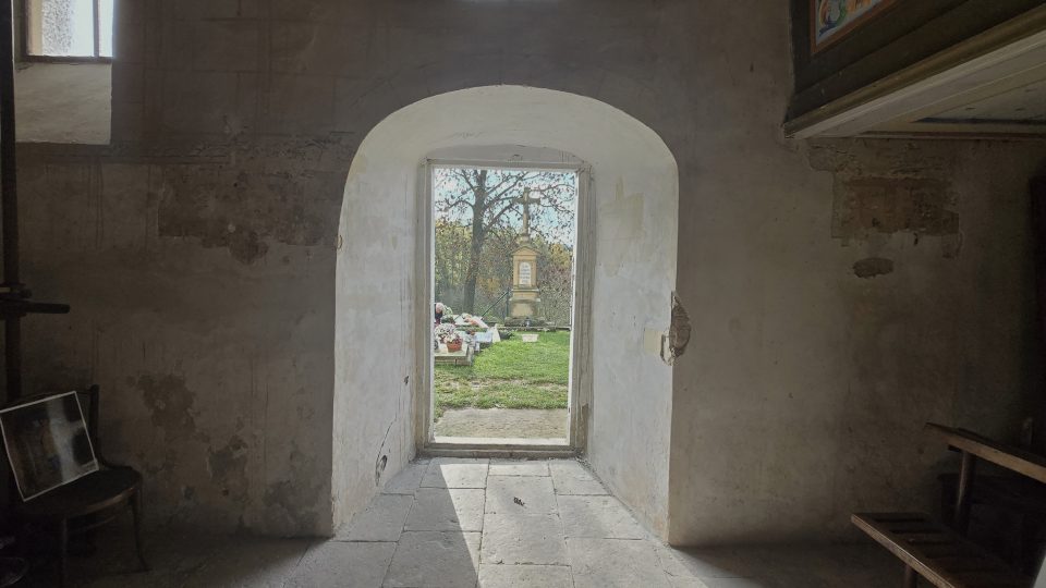 Pohled z kostela sv. Petra a Pavla na Byšičkách