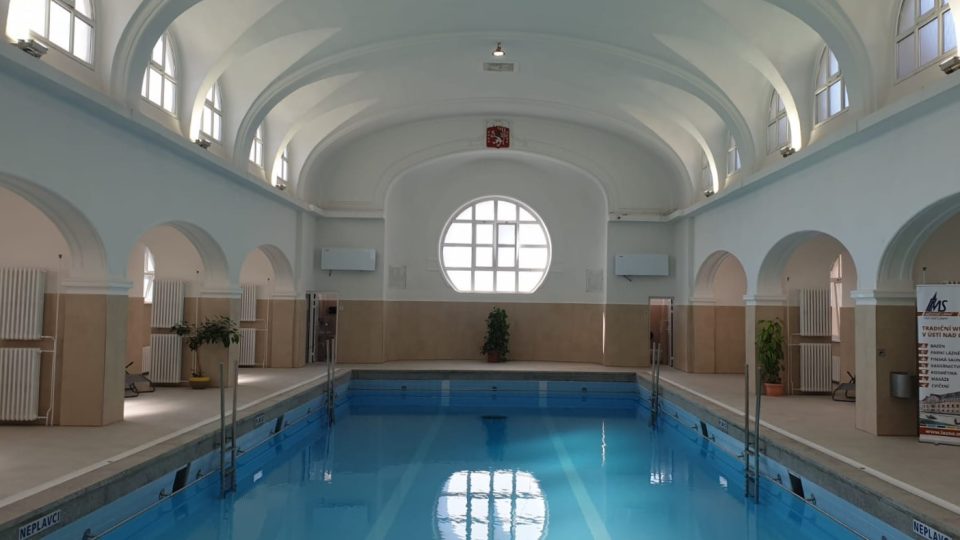 V Ústí nad Labem se pro veřejnost otevírá opravený bazén v městských lázních