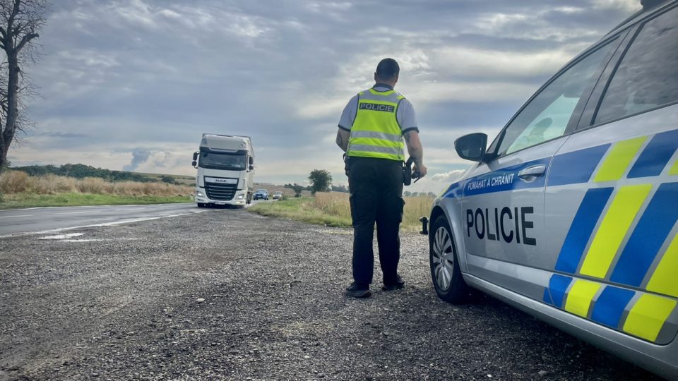 Dodržování zákazu vjezdu pro vozidla nad 6 tun do Staňkovic kontrolují policisté