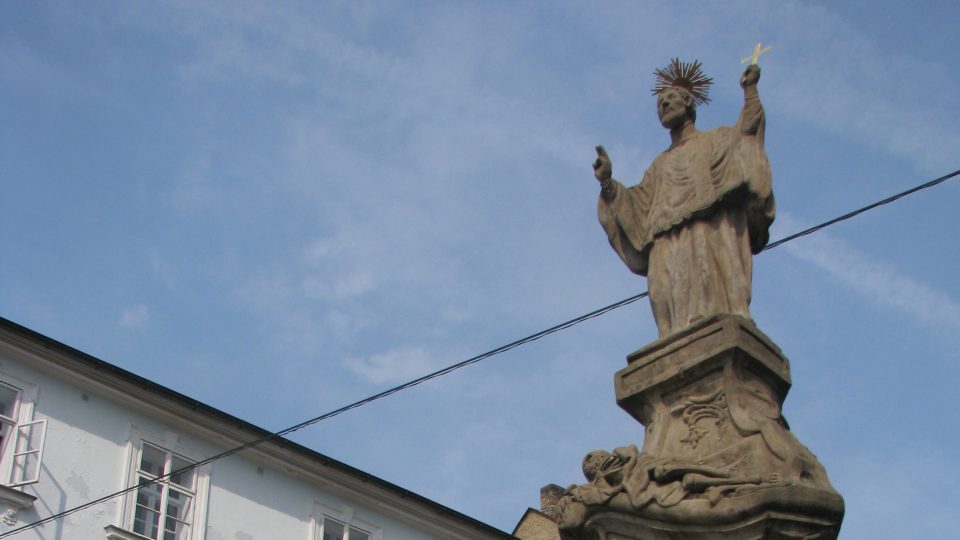 Socha sv. Františka Xaverského z roku 1717 připomíná konec morové epidemie ve městě