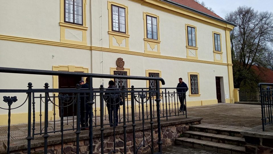 Do památkově chráněného kulturního domu Stropník v Oseku se vrací společenský život