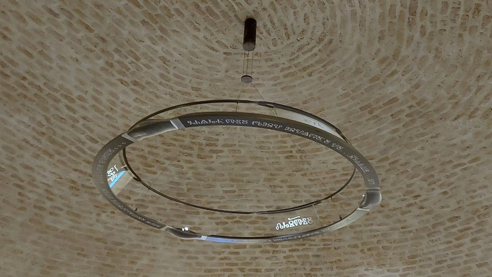 Lustr ve staroslověnskými texty, který se nachází v kryptě kostela sv. Prokopa | foto: Markéta Vejvodová, Český rozhlas Lustr ve staroslověnskými texty, který se nachází v kryptě kostela sv. Prokopa