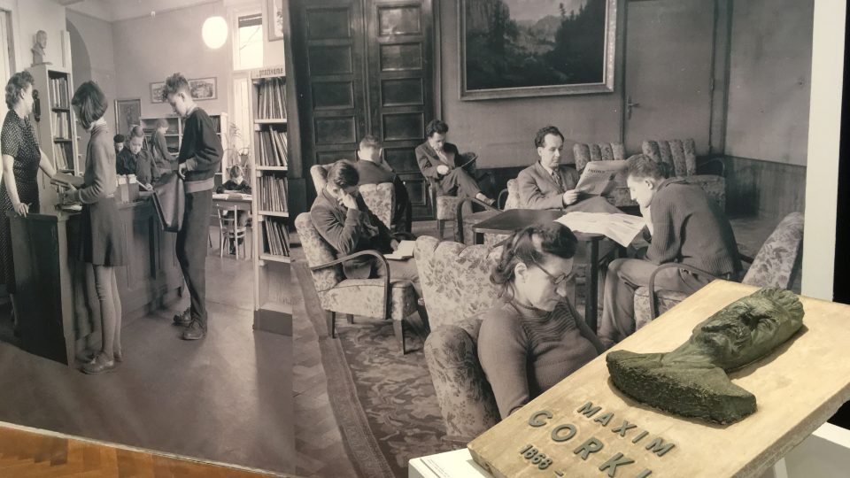 Když knihovna nesla jméno ruského spisovatele, studenti Pedagogické fakulty mu pro štěstí při zkouškách sahali na nos