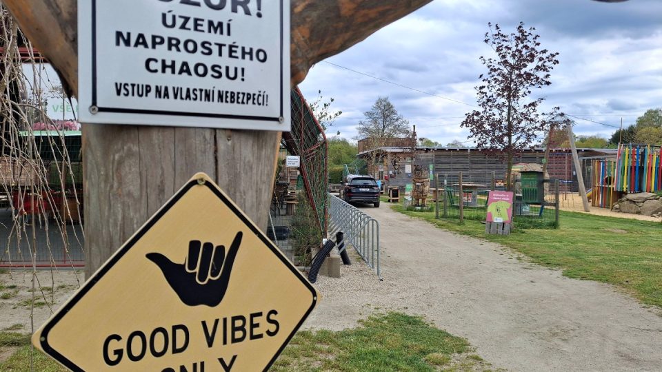 O vtipné nápisy není v Obludišti nouze | foto: Zdeněk Zajíček, Český rozhlas O vtipné nápisy není v Obludišti nouze
