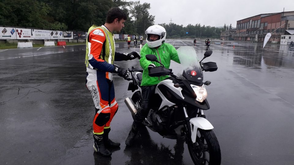 Motorkáři zlepšovali své dovednosti na okruhu v Sosnové