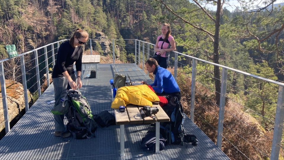 V Národním parku České Švýcarsko mapují vědci skalní hrádky a věže pomocí dronu