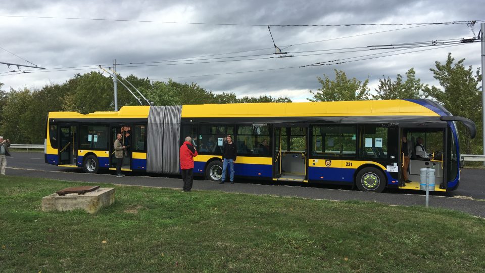 Teplice po 11 letech koupily kloubový trolejbus