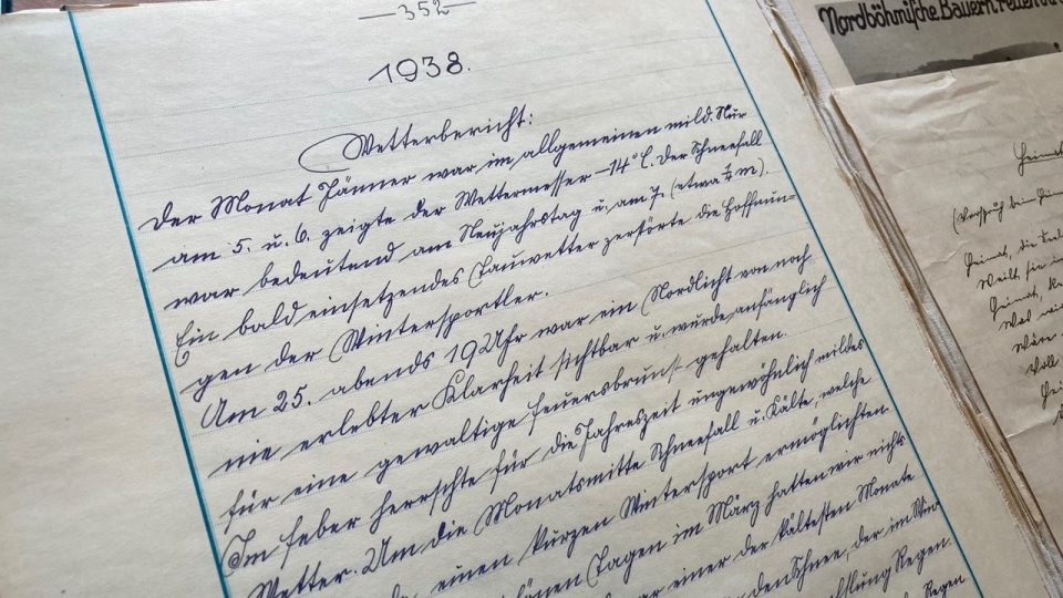 Do Státního okresního archivu na zámku v Děčíně se vrátily originály kronik obce Dobrná