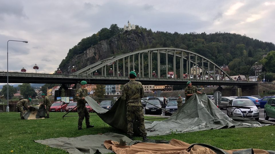 Drive-in stanoviště v Děčíně připravili vojáci z 31. pluku radiační, chemické a biologické ochrany