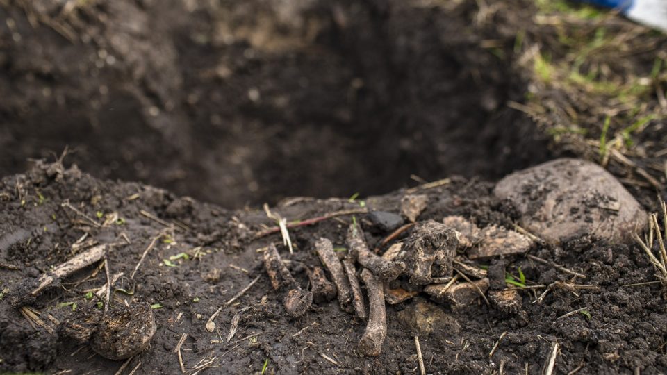 Okolí kaple svatého Václava v polích u Blšan zkoumají archeologové