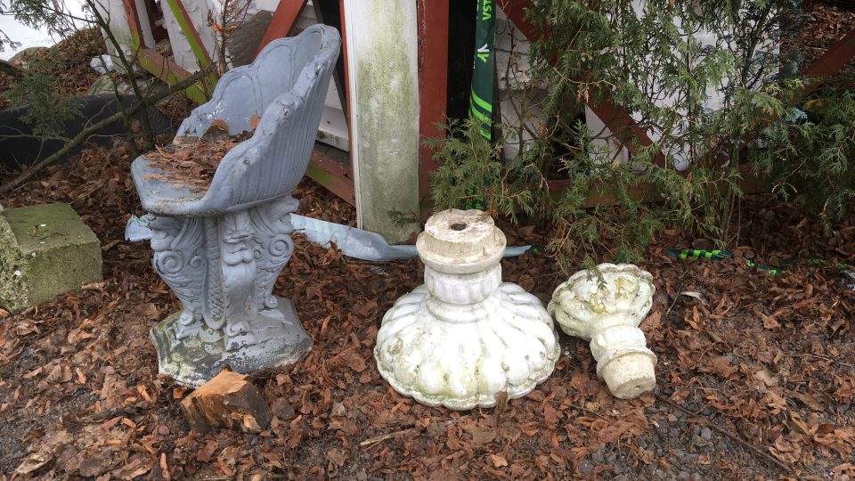 Rekonstrukce vyhořelého výletního zámečku ve Mstišově na Teplicku potrvá do jara 2021