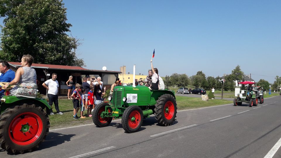 Fojtovická farma na jeden den oživila slávu starých traktorů