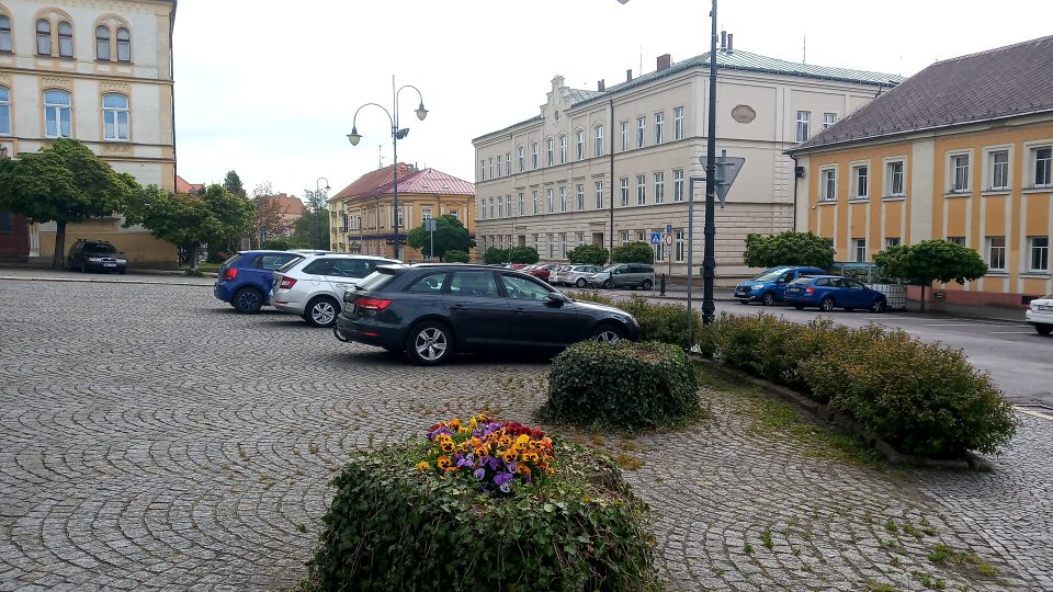 Varnsdorf opraví náměstí, zatím slouží jako parkoviště