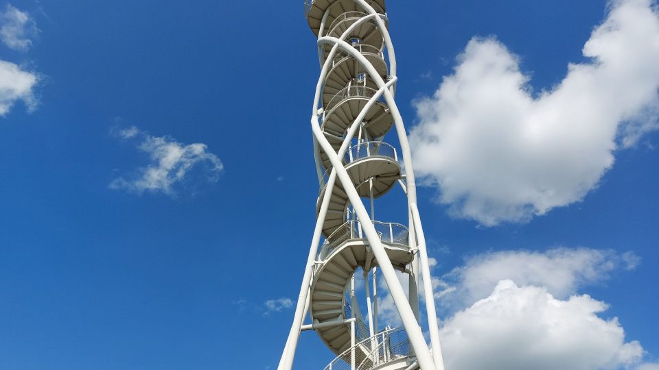 Rozhledna na Fajtově kopci nad Velkém Meziříčí | foto: Irena Šarounová, Český rozhlas Rozhledna na Fajtově kopci nad Velkém Meziříčí
