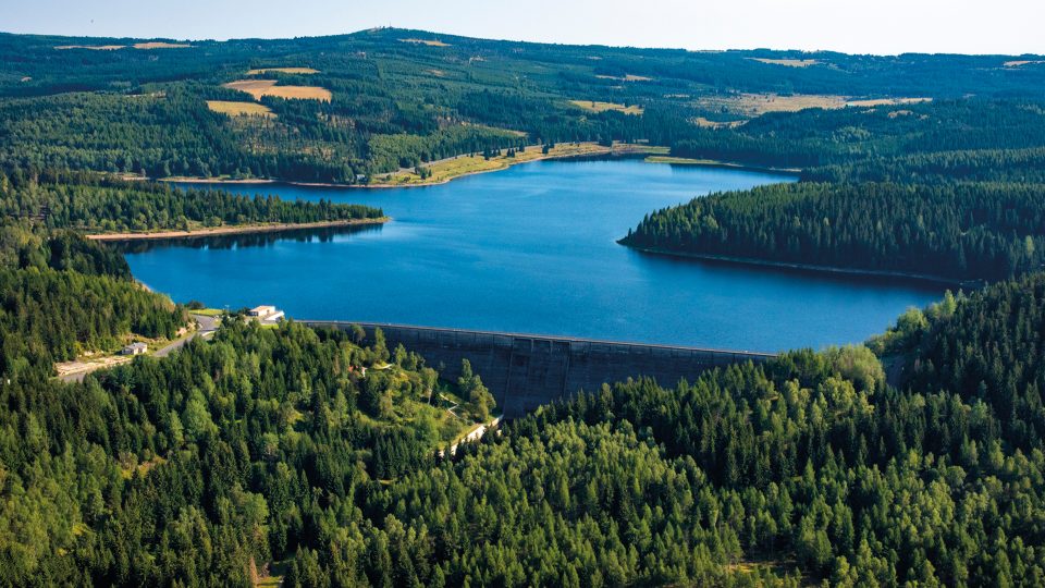 Vodní nádrž Fláje je údolní nádrž s unikátní pilířovou přehradou, která je jediná svého druhu v Česku. Byla vybudována na Flájském potoce na území obce Český Jiřetín (u osady Fláje) v roce 1963