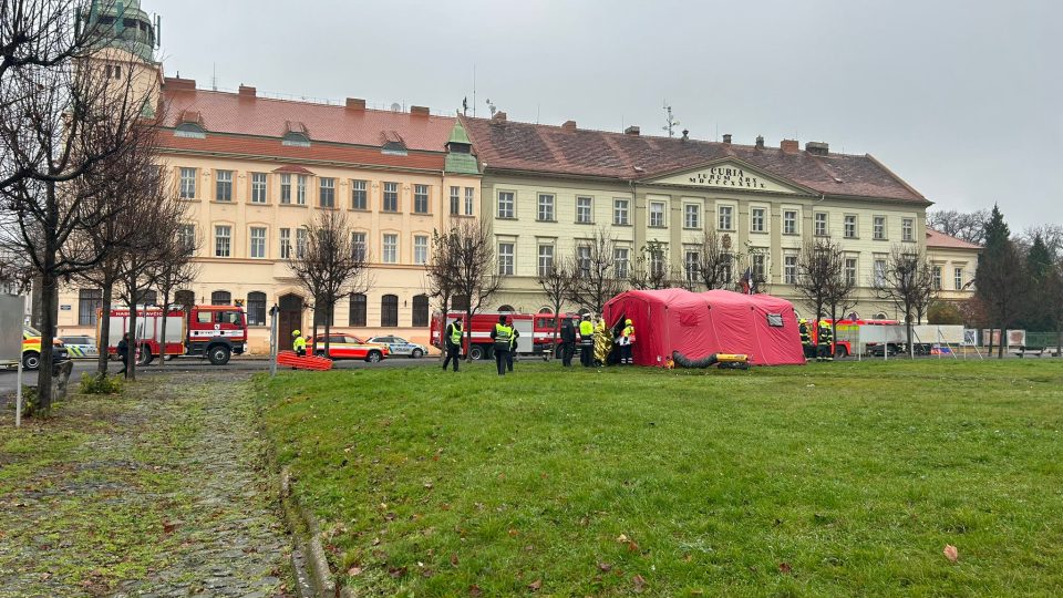 V Terezíně cvičí hasiči, policisté a zdravotní záchranáři.