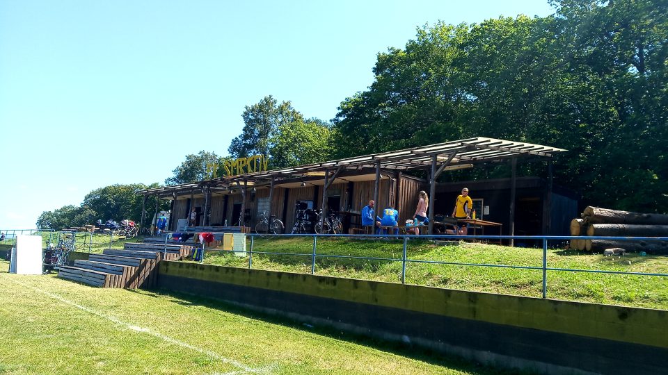 Hřiště v Bořislavi změnili filmaři na stadion FK Smrkov